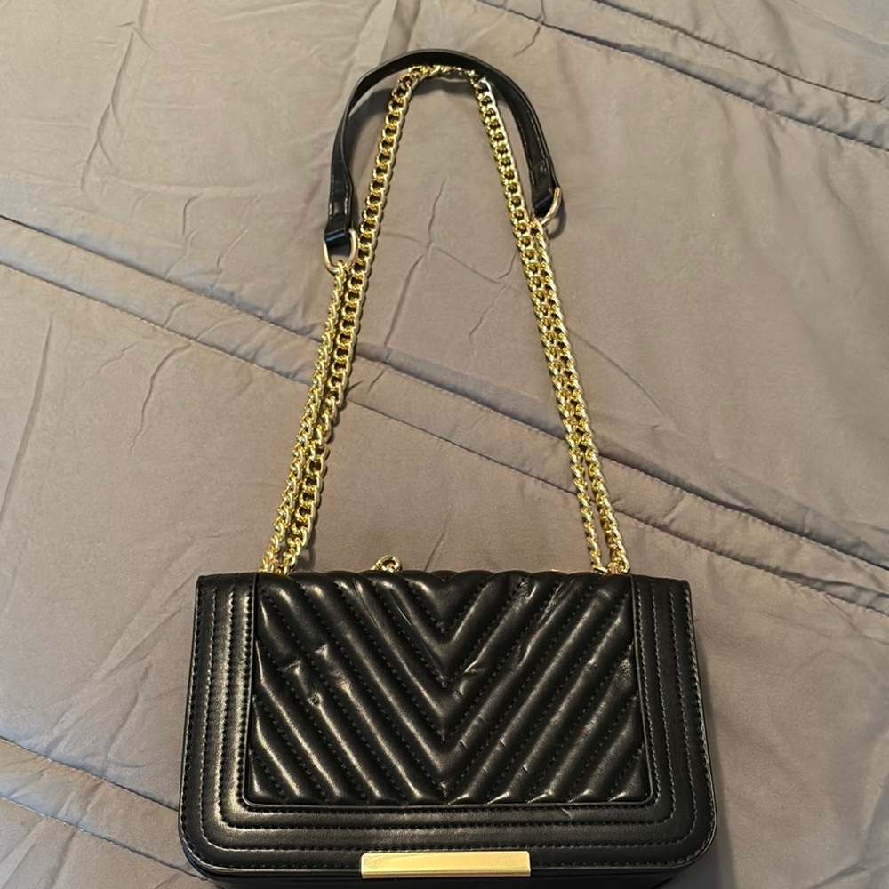 Elegant Black Quilted Chain Shoulder Bag